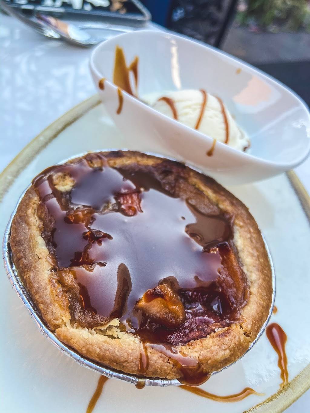 The Flying Toad | restaurant | 113 W Grand Ave, Escondido, CA 92025, USA | 7607058013 OR +1 760-705-8013