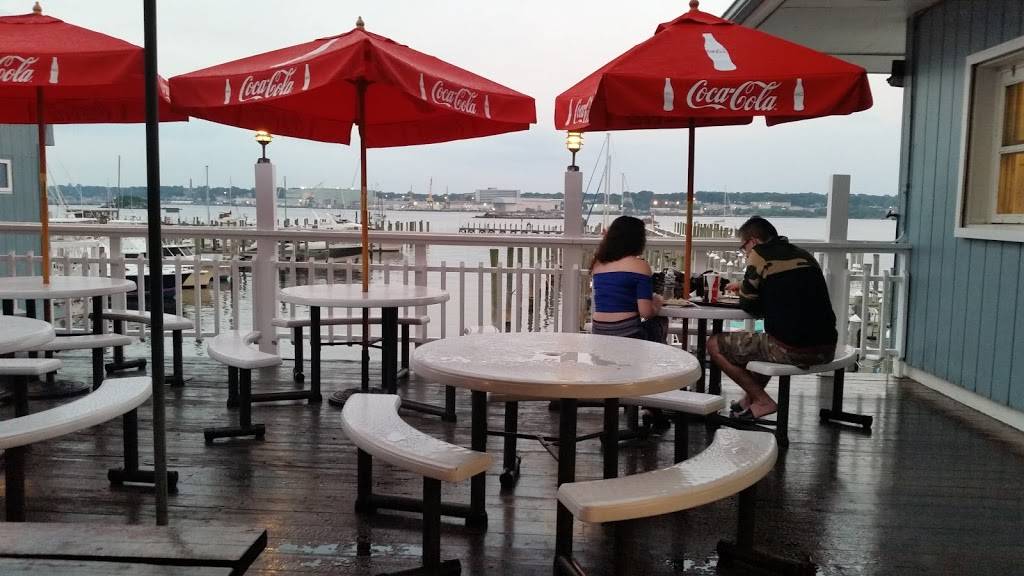 Freds Shanty Restaurant | restaurant | 272 Pequot Ave, New London, CT 06320, USA | 8604471301 OR +1 860-447-1301