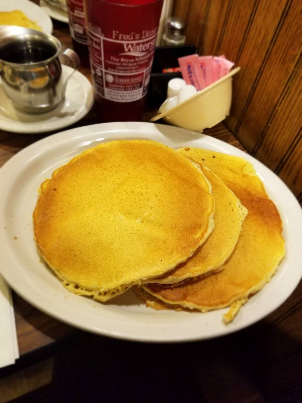 Freds Diner | restaurant | 225 Center St, Grayslake, IL 60030, USA | 8472239776 OR +1 847-223-9776