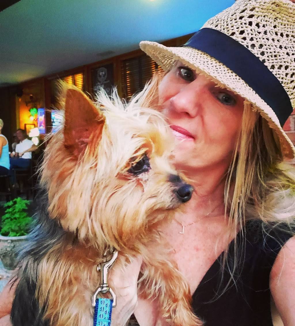 Merchants Village | shopping mall | 520 Folly Rd, Charleston, SC 29412, USA | 4045753200 OR +1 404-575-3200