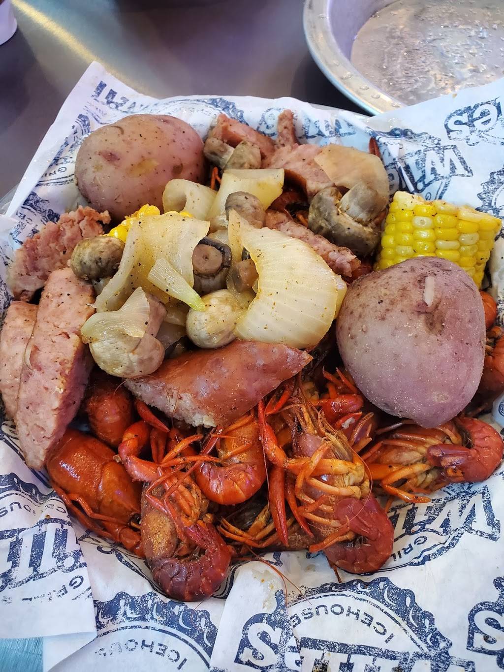 Willies Grill & Icehouse | restaurant | 1301 S IH 35 Frontage Rd, Georgetown, TX 78626, USA | 5127131313 OR +1 512-713-1313