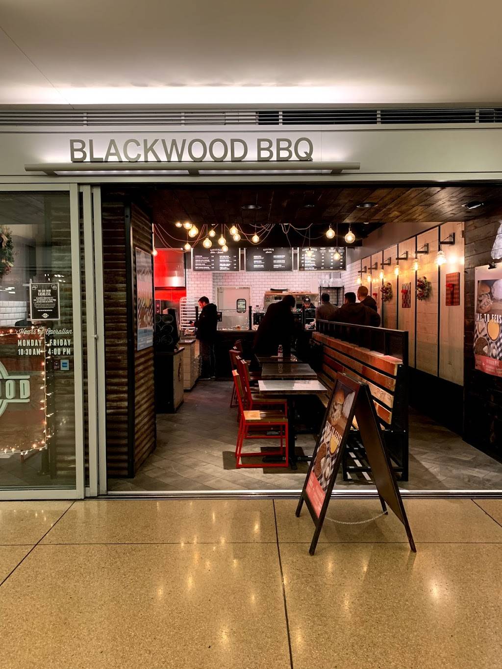 Blackwood BBQ - Illinois Center | restaurant | 233 N Michigan Ave, Chicago, IL 60601, USA | 3124874802 OR +1 312-487-4802