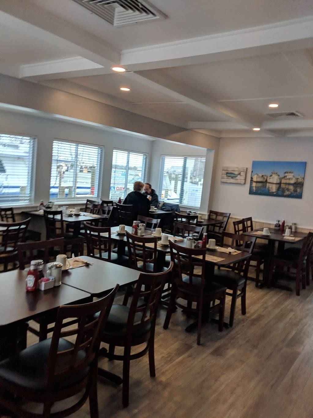 Captains Table | restaurant | 35 Broadway, Point Pleasant Beach, NJ 08742, USA | 7327033905 OR +1 732-703-3905