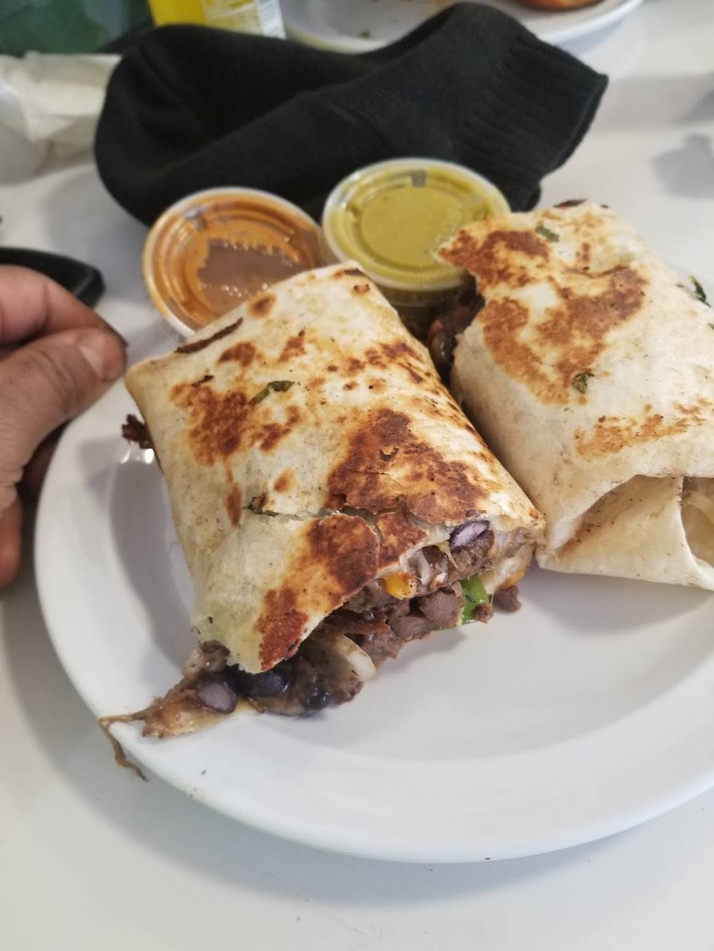 El Charrito | restaurant | 1019 E Main St, Stamford, CT 06902, USA | 2035881519 OR +1 203-588-1519