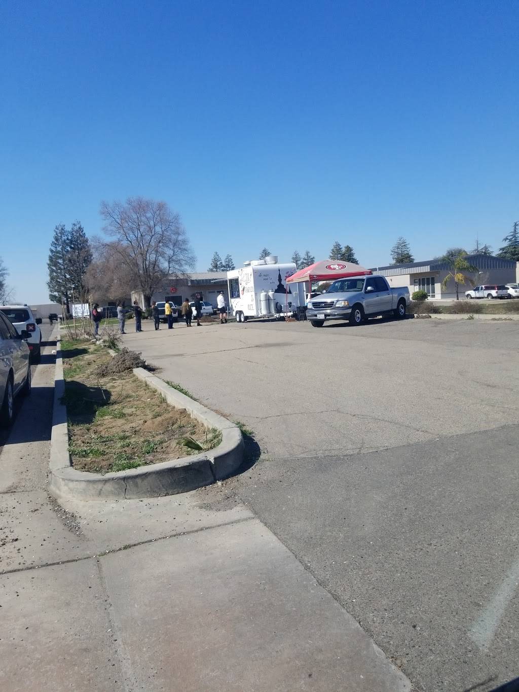 Lady’s Chicken & Rice | restaurant | 9400 W Placer Ave, Visalia, CA 93291, USA | 5596794546 OR +1 559-679-4546