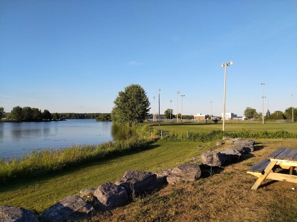 Leduc Snack Bar | restaurant | 551 Main St E, Hawkesbury, ON K6A 1B3, Canada | 6136321080 OR +1 613-632-1080