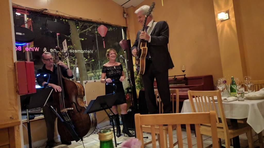 Aurora Vietnamese American Restaurant & Bar | restaurant | 140 Washington St, Salem, MA 01970, USA | 9782242422 OR +1 978-224-2422