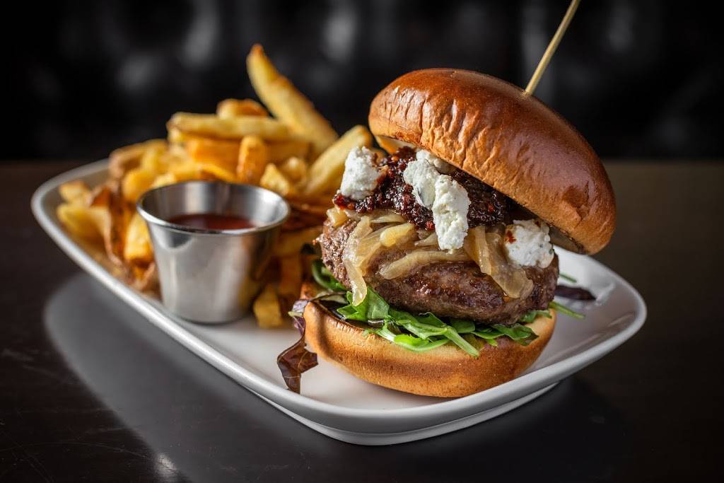 Farm Bar | restaurant | 1300 W Wellington Ave, Chicago, IL 60657, USA | 7732812599 OR +1 773-281-2599