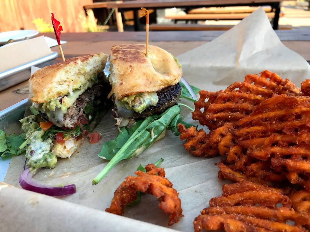 The Lakehouse | restaurant | 9307 Boat Club Rd, Fort Worth, TX 76179, USA | 8173863156 OR +1 817-386-3156