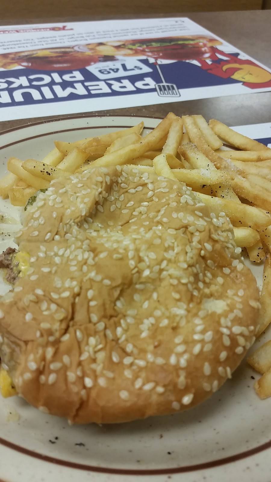 George Webb Restaurant | restaurant | 852 S Main St, West Bend, WI 53095, USA | 2623381518 OR +1 262-338-1518