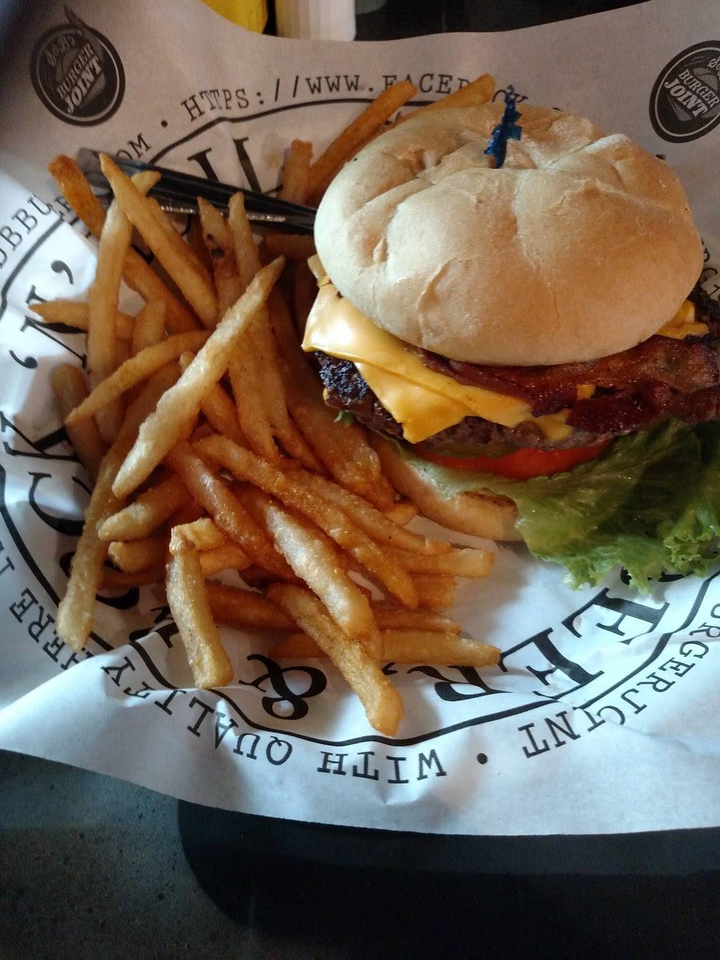 S&Bs Burger Joint | restaurant | 1237 E Main St, Carbondale, IL 62901, USA | 6185492191 OR +1 618-549-2191