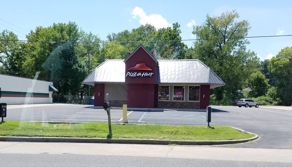 Pizza Hut | meal takeaway | 1015 N Kingshighway St, Cape Girardeau, MO 63701, USA | 5733343798 OR +1 573-334-3798