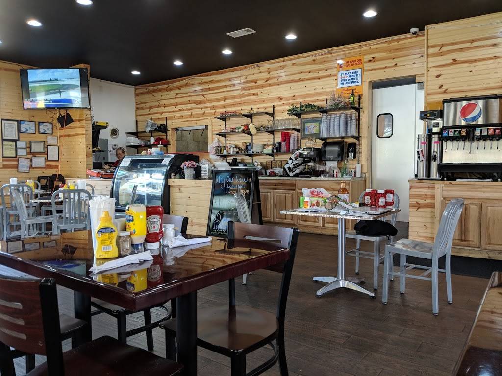 Barneys Tap & Grill | restaurant | 3412, 147 S Main St, Hiawassee, GA 30546, USA | 7069703799 OR +1 706-970-3799