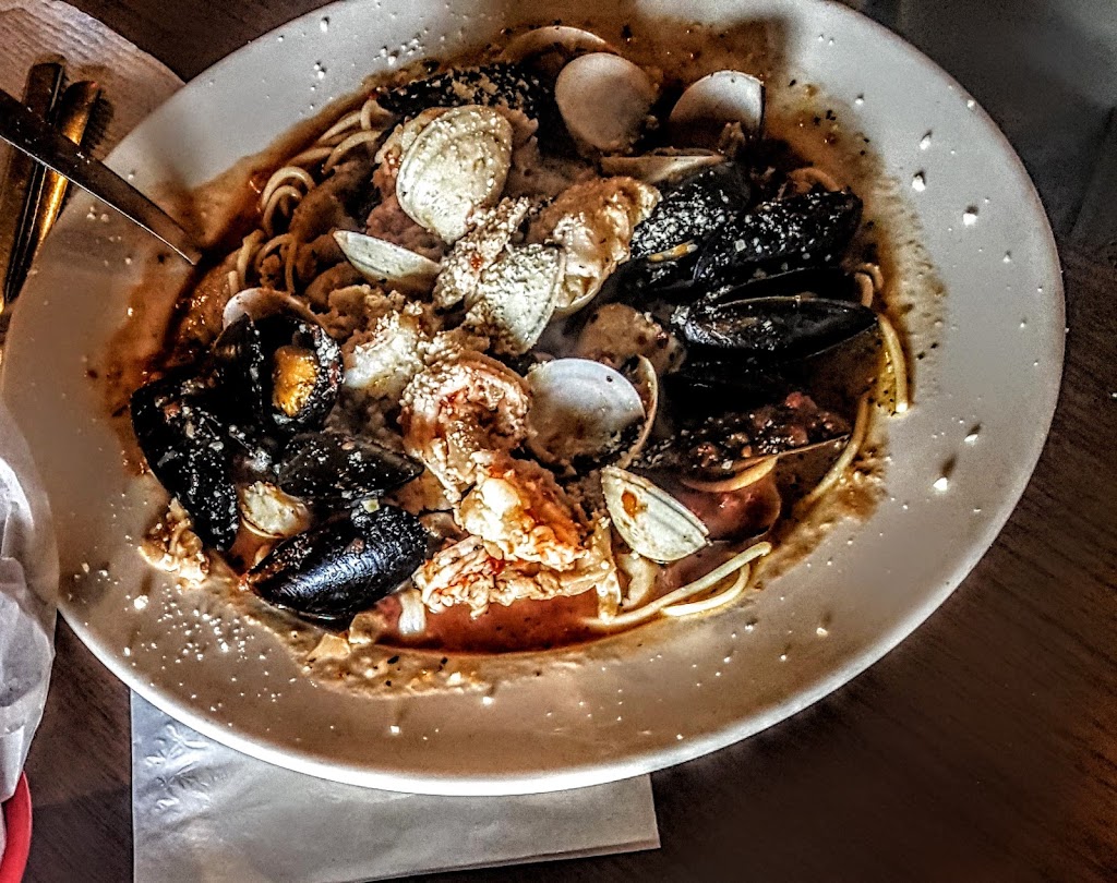 Lil Pesces Italian and Seafood Restaurant | restaurant | 1777 Georgia St, Alford, FL 32420, USA | 8505799941 OR +1 850-579-9941