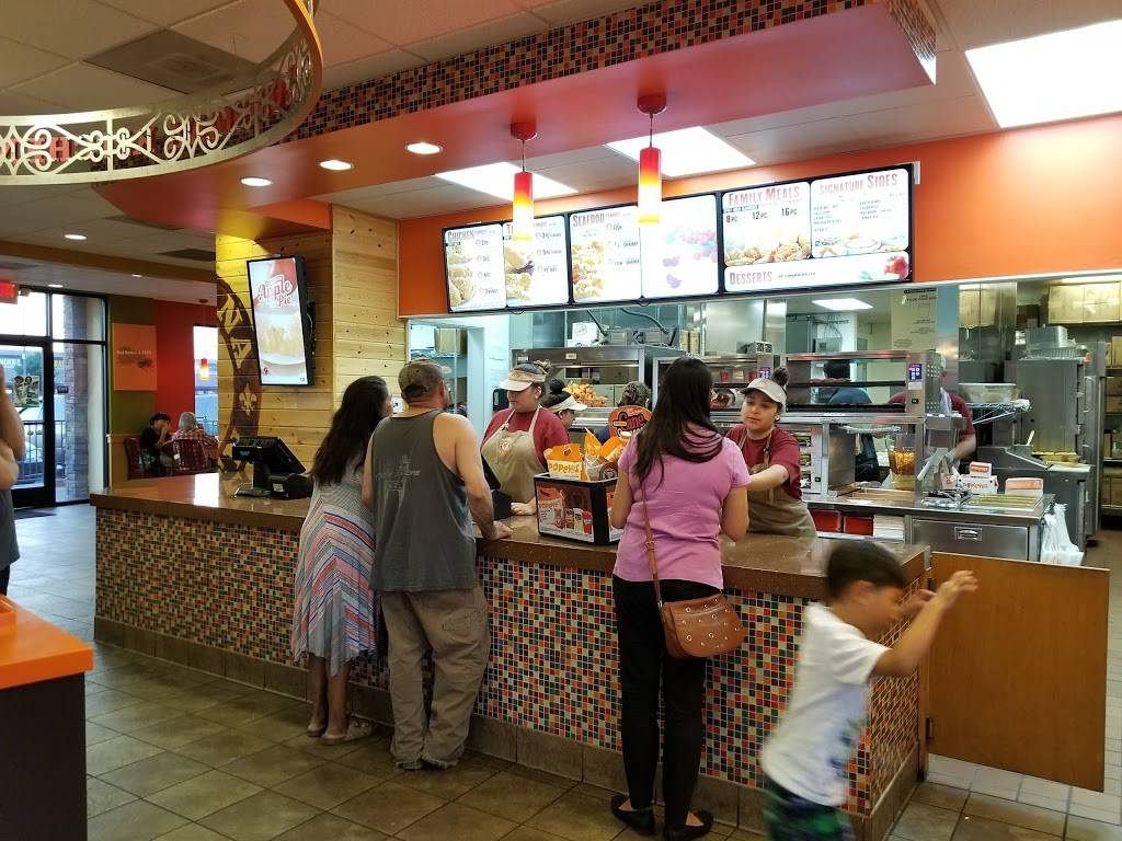 Popeyes Louisiana Kitchen | restaurant | 3825 W 1st St, Santa Ana, CA 92703, USA | 7142655511 OR +1 714-265-5511