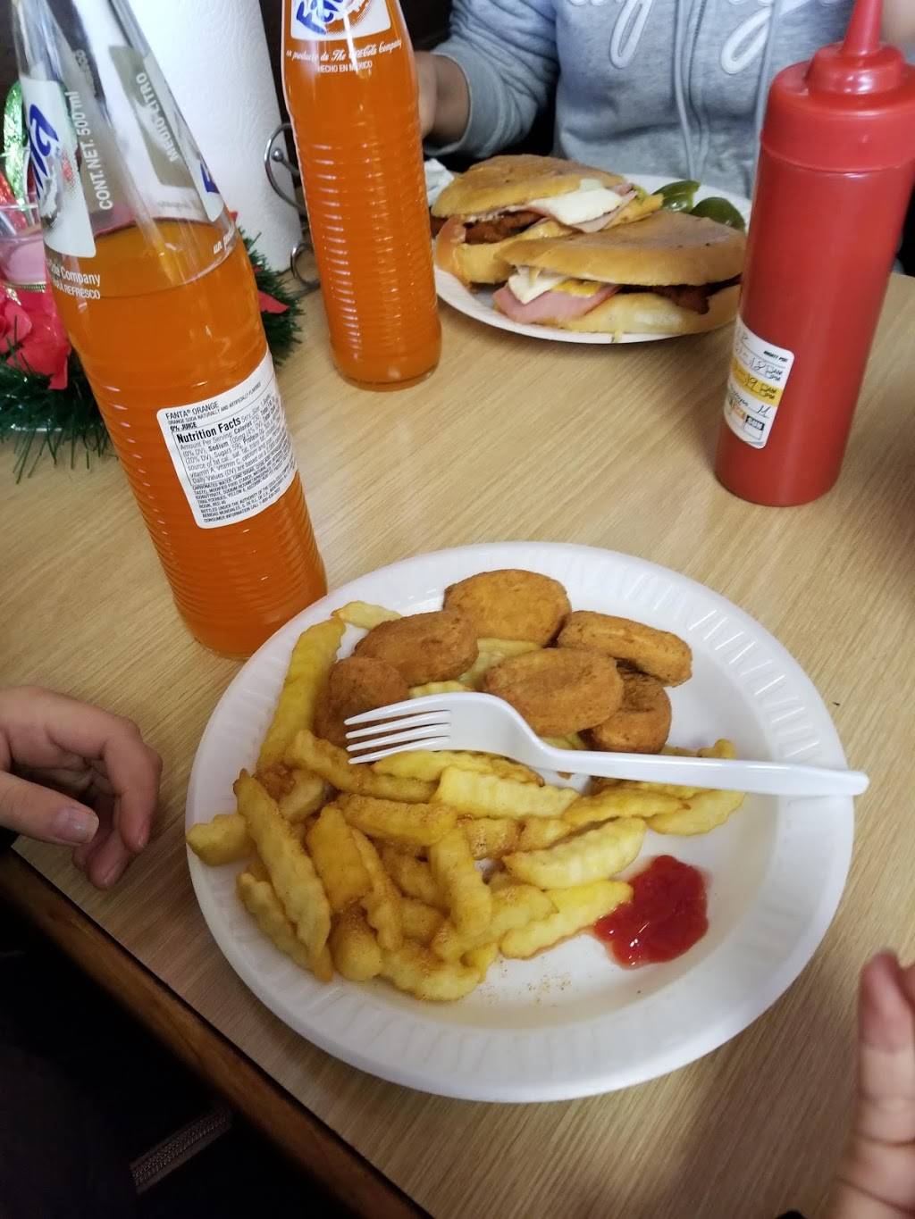 Torta La Hechizera | restaurant | 119 W Jefferson Blvd, Dallas, TX 75208, USA | 2149462313 OR +1 214-946-2313