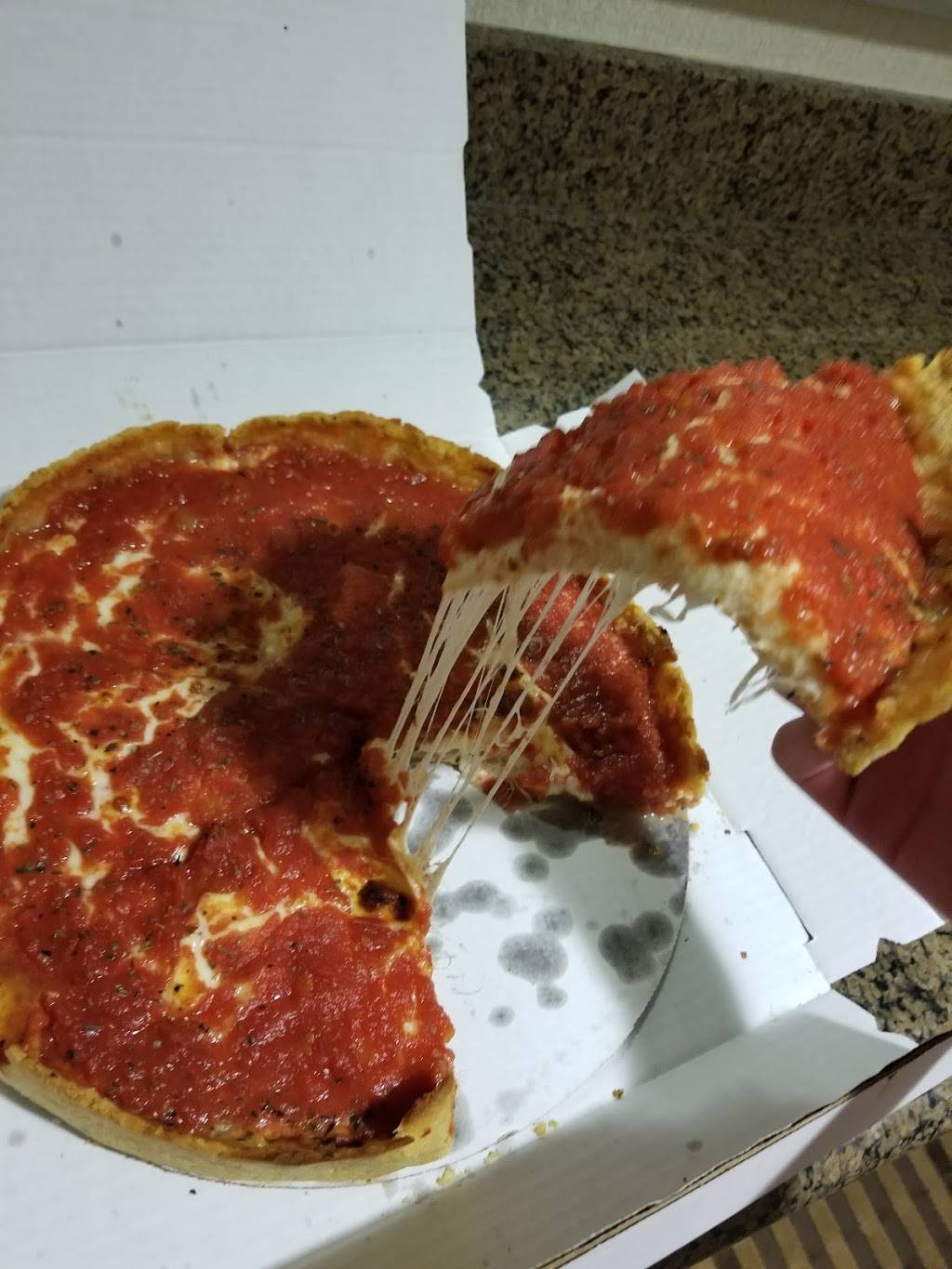 Pizanos Pizza & Pasta | restaurant | 800 N Dearborn St, Chicago, IL 60610, USA | 3123358833 OR +1 312-335-8833