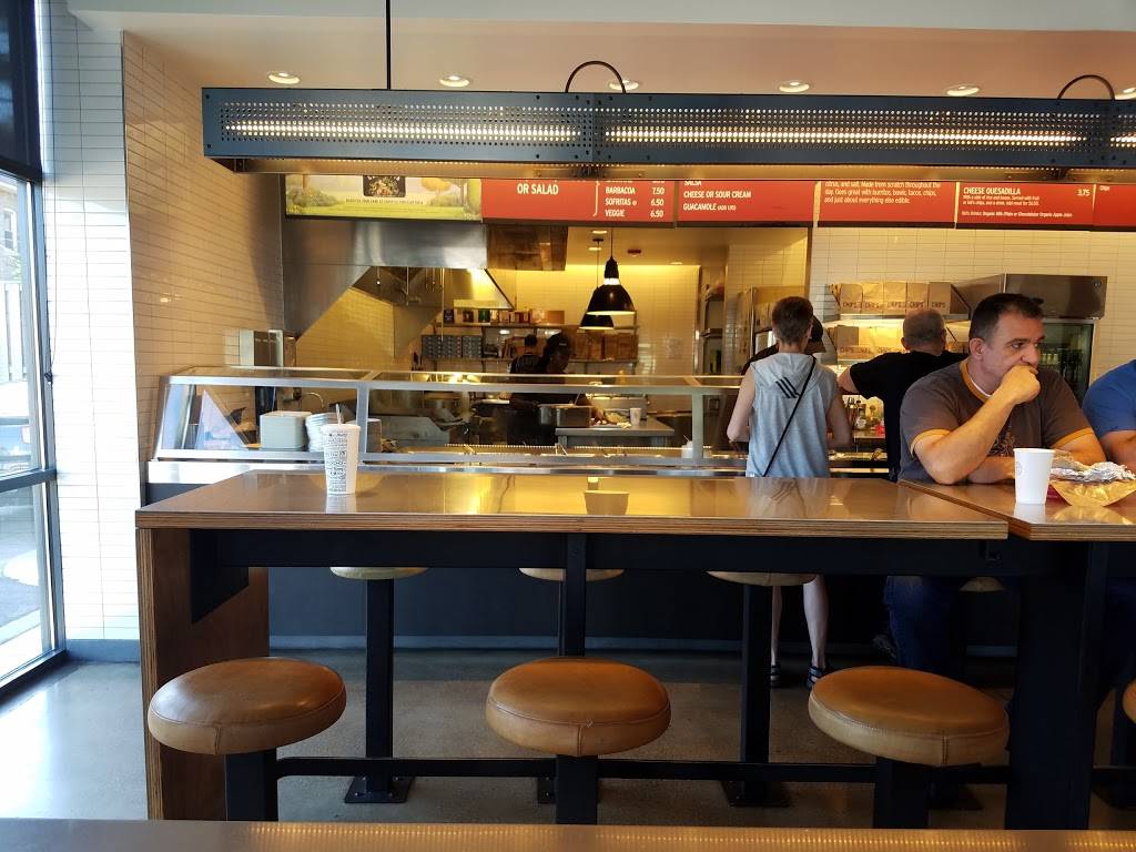 Chipotle Mexican Grill | restaurant | 5224 N Broadway Ste 102, Chicago, IL 60640, USA | 7738781132 OR +1 773-878-1132