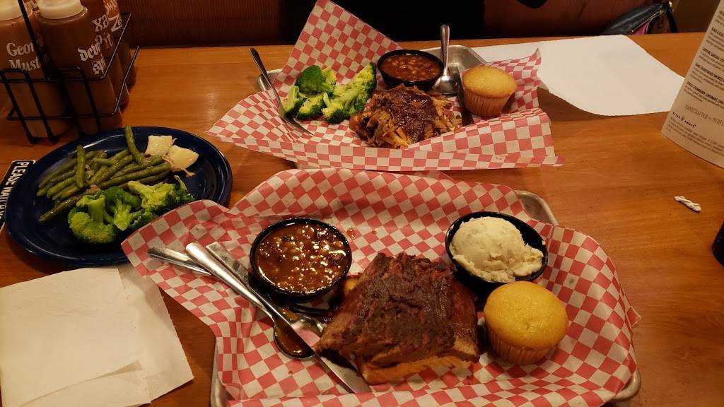 Famous Daves Bar-B-Que | restaurant | 61 Curtner Ave, San Jose, CA 95125, USA | 4082927444 OR +1 408-292-7444