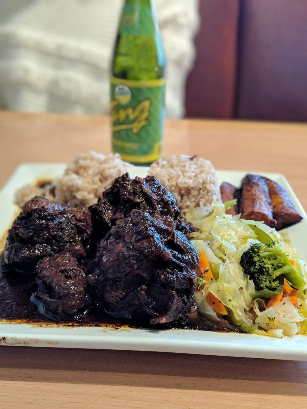 Paradise Place Jamaican Cuisine | restaurant | 7365 W Sahara Ave b, Las Vegas, NV 89117, USA | 7028348188 OR +1 702-834-8188