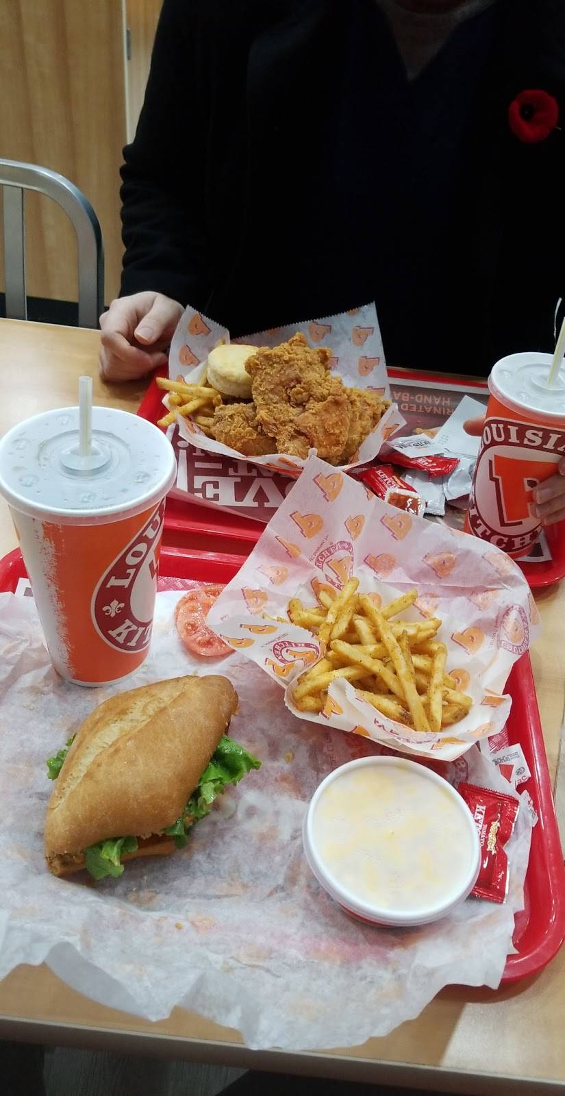 Popeyes Louisiana Kitchen | restaurant | 199 Bell Blvd, Belleville, ON K8P 5B8, Canada | 6137791008 OR +1 613-779-1008