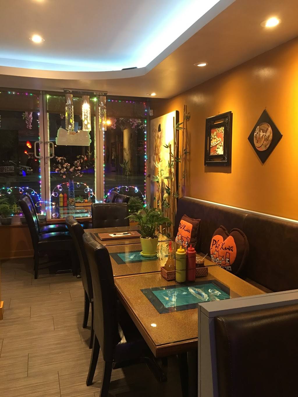 Pho Xua | restaurant | 1768 St Clair Ave W, Toronto, ON M6N 1J3, Canada | 4165199979 OR +1 416-519-9979