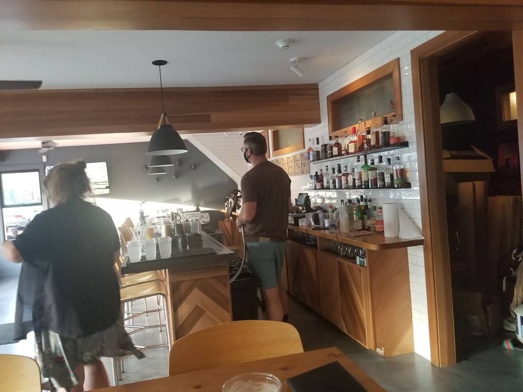 Chomp Kitchen and Drinks | restaurant | 117 Ives St, Providence, RI 02906, USA | 4015377556 OR +1 401-537-7556