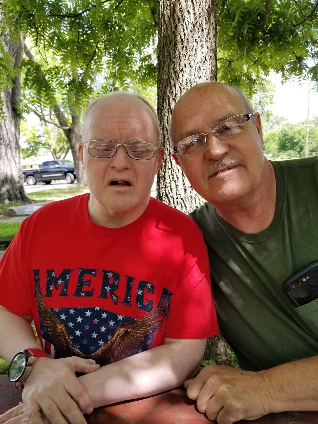 Bings Drive-In | restaurant | 3613 S Main St, Rockford, IL 61102, USA | 8159688663 OR +1 815-968-8663