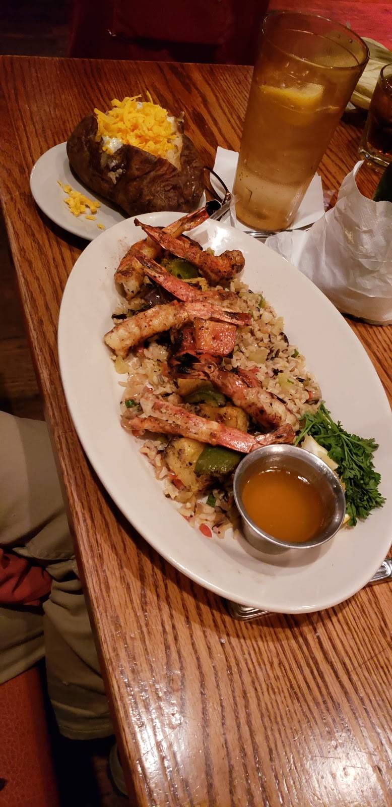 H3 Ranch | restaurant | 109 E Exchange Ave, Fort Worth, TX 76164, USA | 8176241246 OR +1 817-624-1246