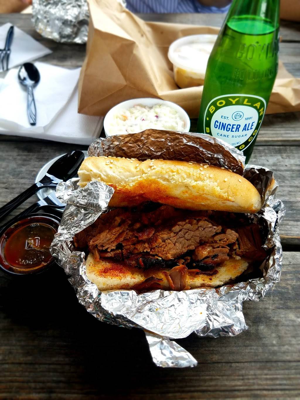 Ray Rays Hog Pit Clintonville | restaurant | 2619 N High St, Columbus, OH 43202, USA | 6147531191 OR +1 614-753-1191