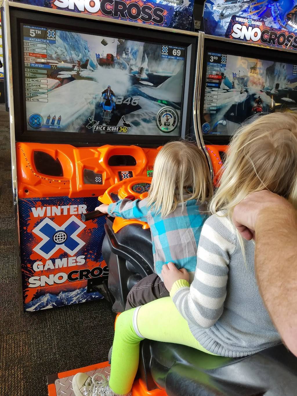 Chuck E. Cheese | restaurant | 5 Towne Centre Way, Hampton, VA 23666, USA | 7578279150 OR +1 757-827-9150