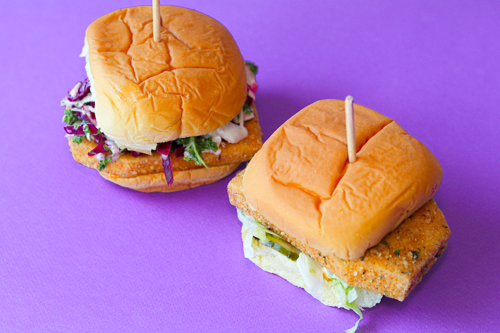 On The Fly Food Hall | restaurant | 4447 4th St N, St. Petersburg, FL 33703, USA | 7273252973 OR +1 727-325-2973