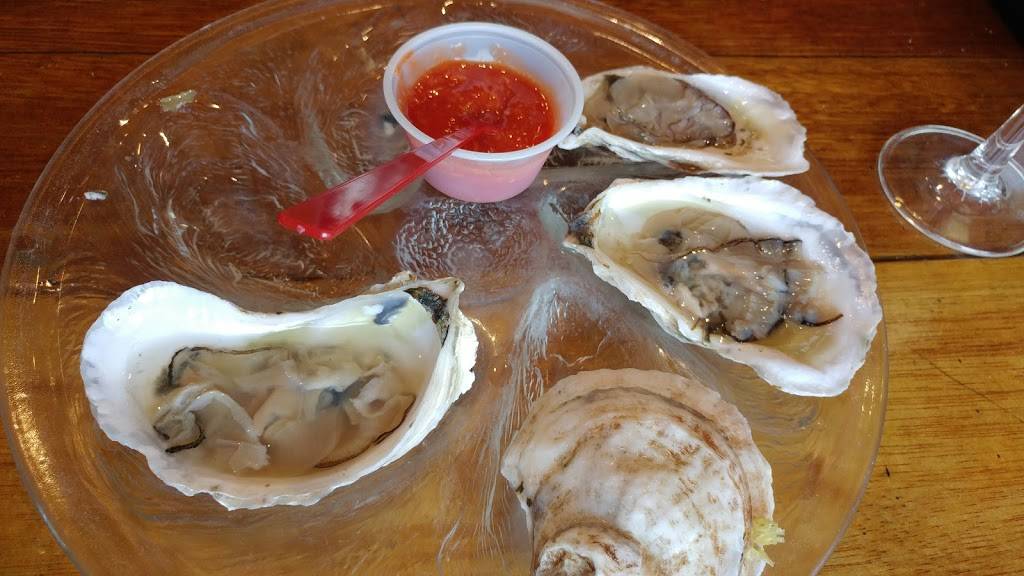 Coop De ville Restaurant | restaurant | 12 Circuit Avenue Extension, Oak Bluffs, MA 02557, USA | 5086933420 OR +1 508-693-3420