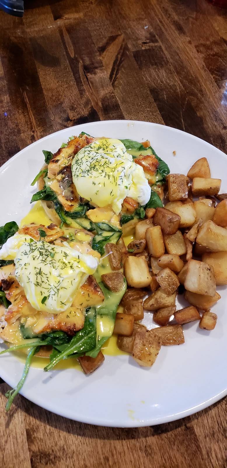 Louies Tap House | restaurant | 5689 Elevator Rd, Roscoe, IL 61073, USA | 8152701020 OR +1 815-270-1020