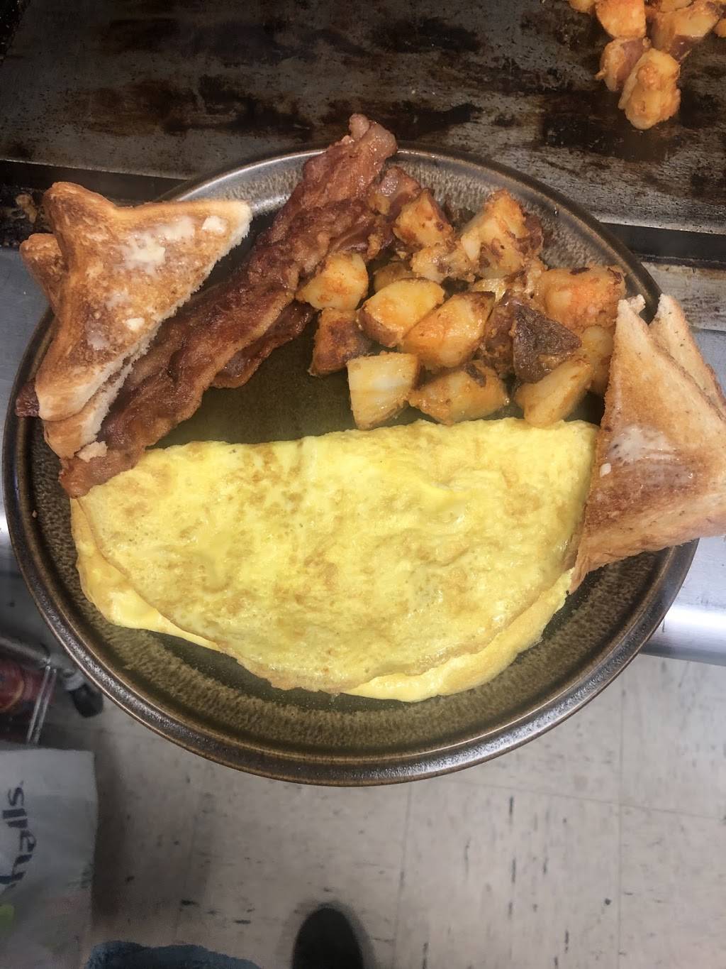 Summer Street Cafe | restaurant | 10 Summer St, Bridgewater, MA 02324, USA | 5088074916 OR +1 508-807-4916