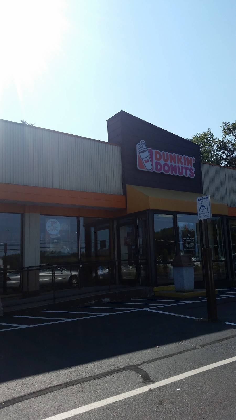 Dunkin | cafe | 25 Albany Turnpike, West Simsbury, CT 06092, USA | 8606510703 OR +1 860-651-0703