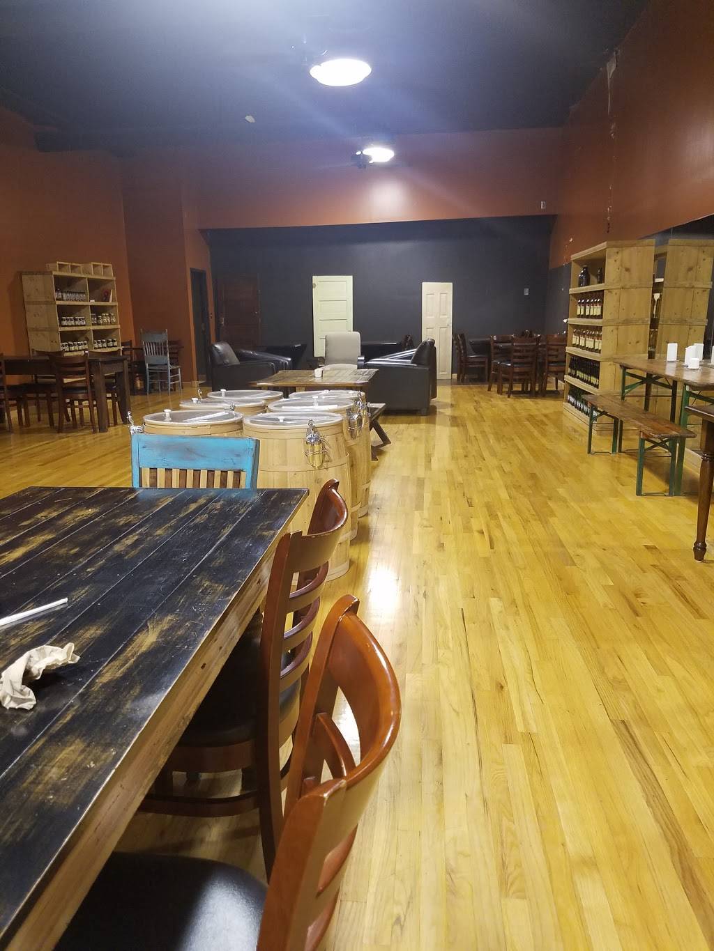 Chefs Table | restaurant | 815 Main St, Winfield, KS 67156, USA | 2134004559 OR +1 213-400-4559