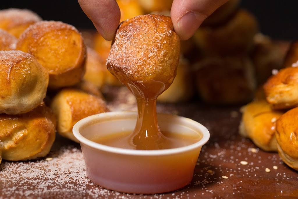 Mos Golden Pretzel | restaurant | 1 Promenade Cir Unit 155C, Thornhill, ON L4J 4P8, Canada | 9057075962 OR +1 905-707-5962