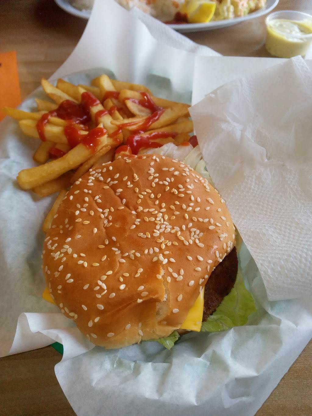 Burger Road | restaurant | 2010 American Ave, Hayward, CA 94545, USA | 5107320963 OR +1 510-732-0963