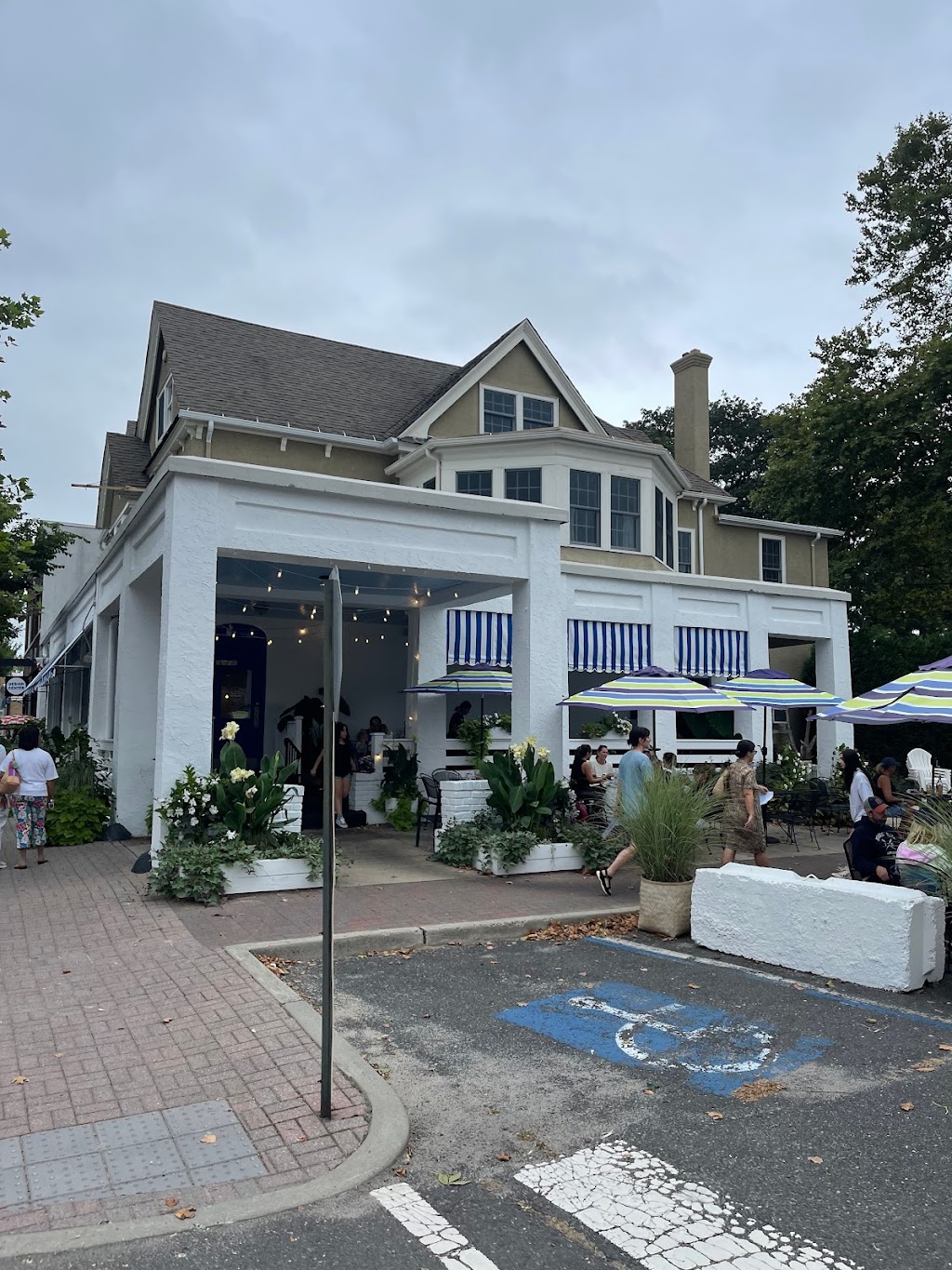 Spring lake seafood | restaurant | 1300 3rd Ave, Spring Lake, NJ 07762, USA | 7324494233 OR +1 732-449-4233