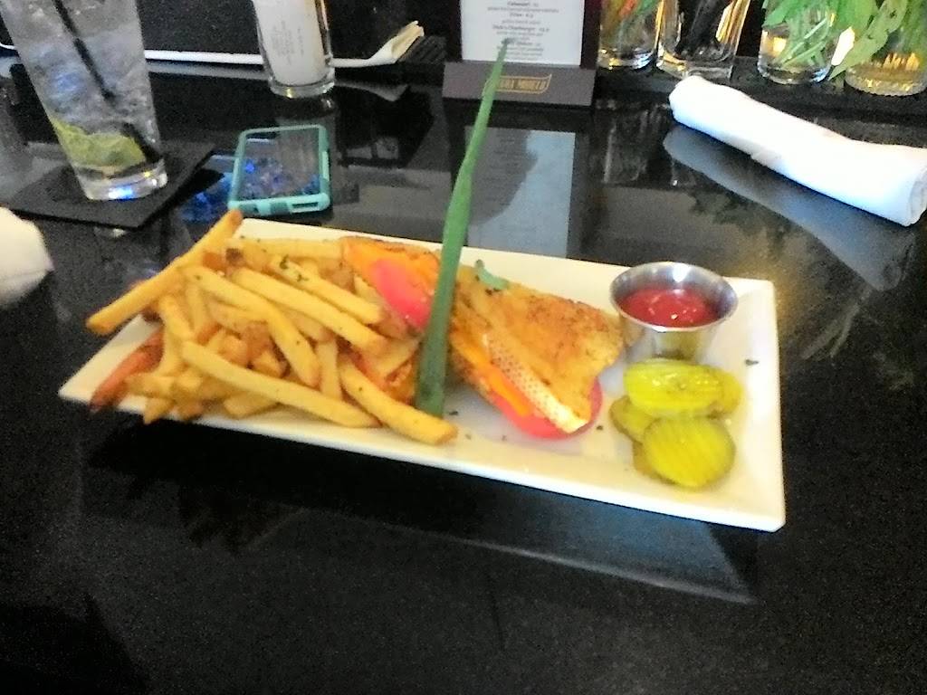 Crocodile Restaurant & Bar | restaurant | 2819 State St, Santa Barbara, CA 93105, USA | 8056876444 OR +1 805-687-6444