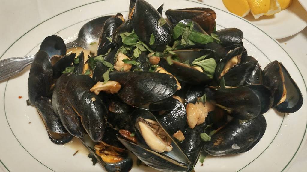 Ninos | restaurant | 1110 Hylan Blvd, Staten Island, NY 10305, USA | 7184483838 OR +1 718-448-3838