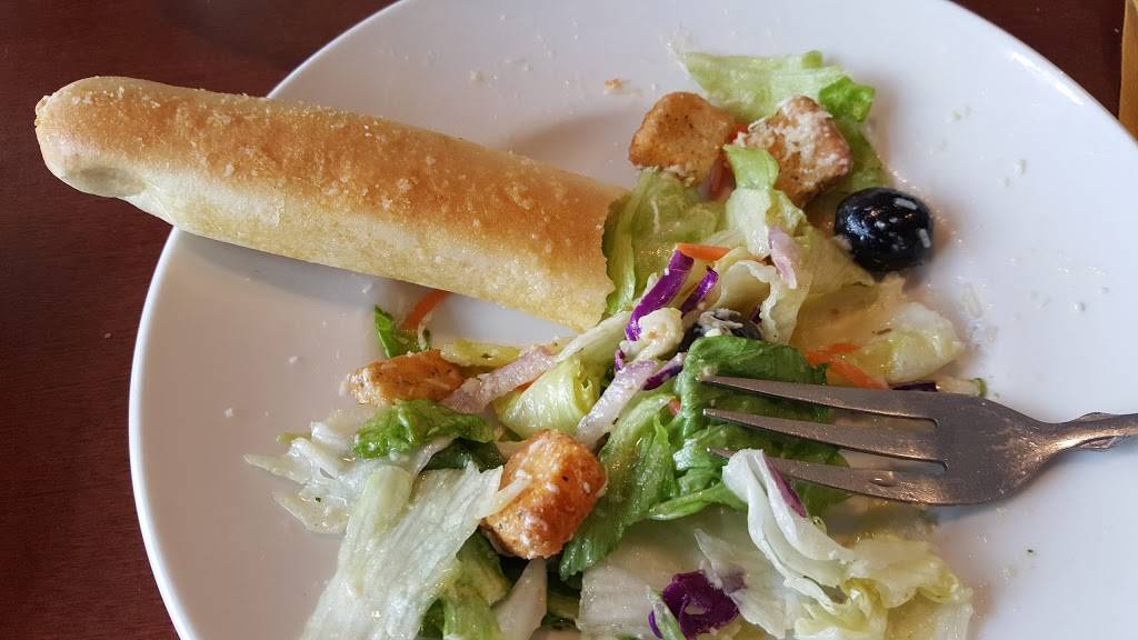 Olive Garden Italian Restaurant | meal takeaway | 25 Ludwig Dr, Fairview Heights, IL 62208, USA | 6183978727 OR +1 618-397-8727