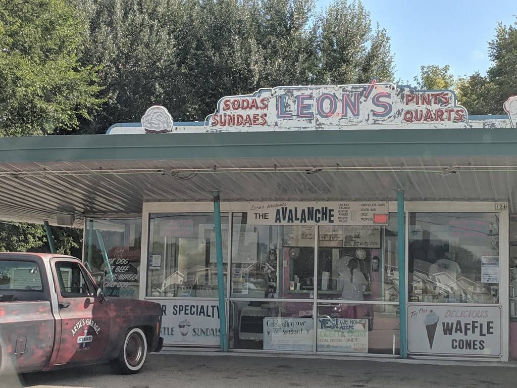 Leons Frozen Custard | restaurant | 121 W Murdock Ave, Oshkosh, WI 54901, USA | 9202317755 OR +1 920-231-7755