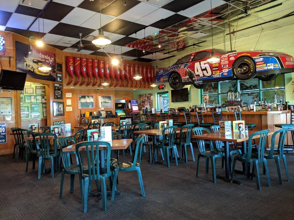 Quaker Steak & Lube | restaurant | 590 Chamber Dr, Milford, OH 45150, USA | 5138315823 OR +1 513-831-5823