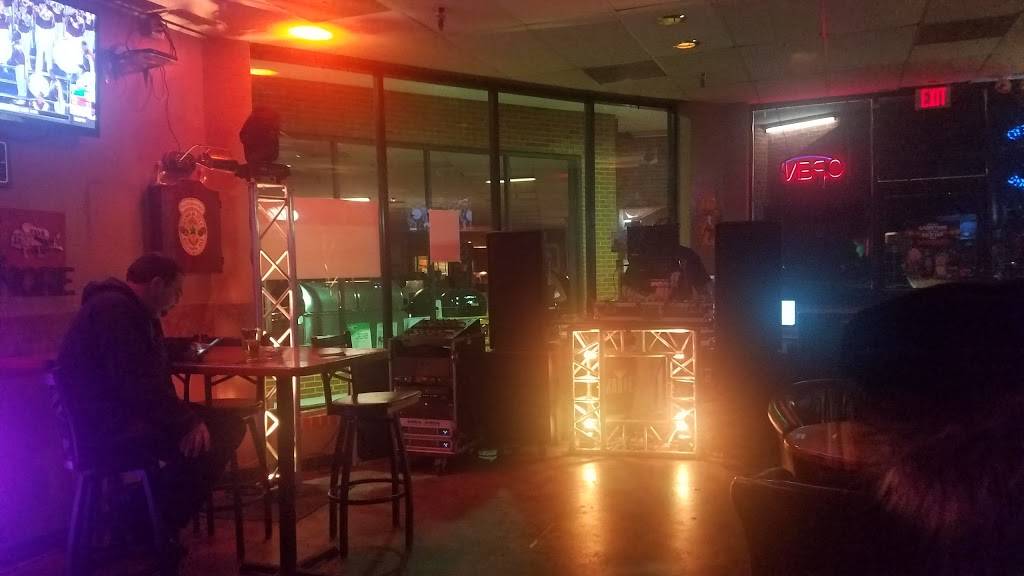 Just 1 More Bar & Grille | restaurant | 9355 Kingston Pike #5, Knoxville, TN 37922, USA | 8657691500 OR +1 865-769-1500