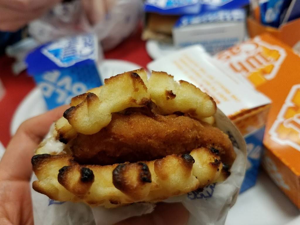 White Castle | restaurant | 1219 N Lake St, Aurora, IL 60506, USA | 6308590130 OR +1 630-859-0130