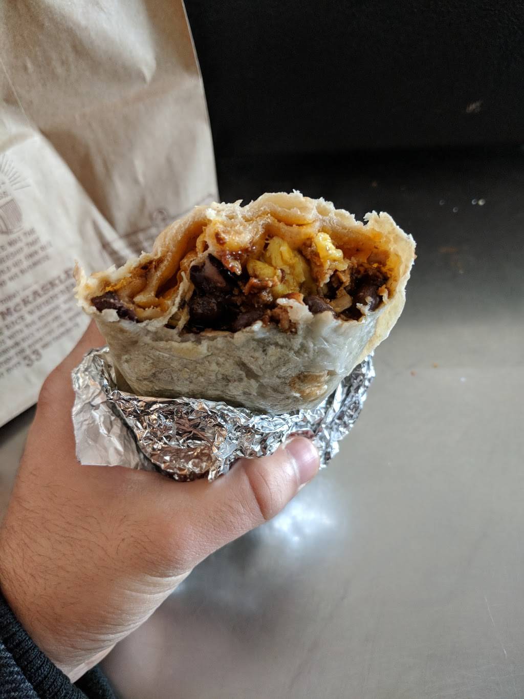 Chipotle Mexican Grill | restaurant | Washington Dulles International Airport SAARINEN CIR CONCOURSE B-52, Sterling, VA 20166, USA | 7036615018 OR +1 703-661-5018