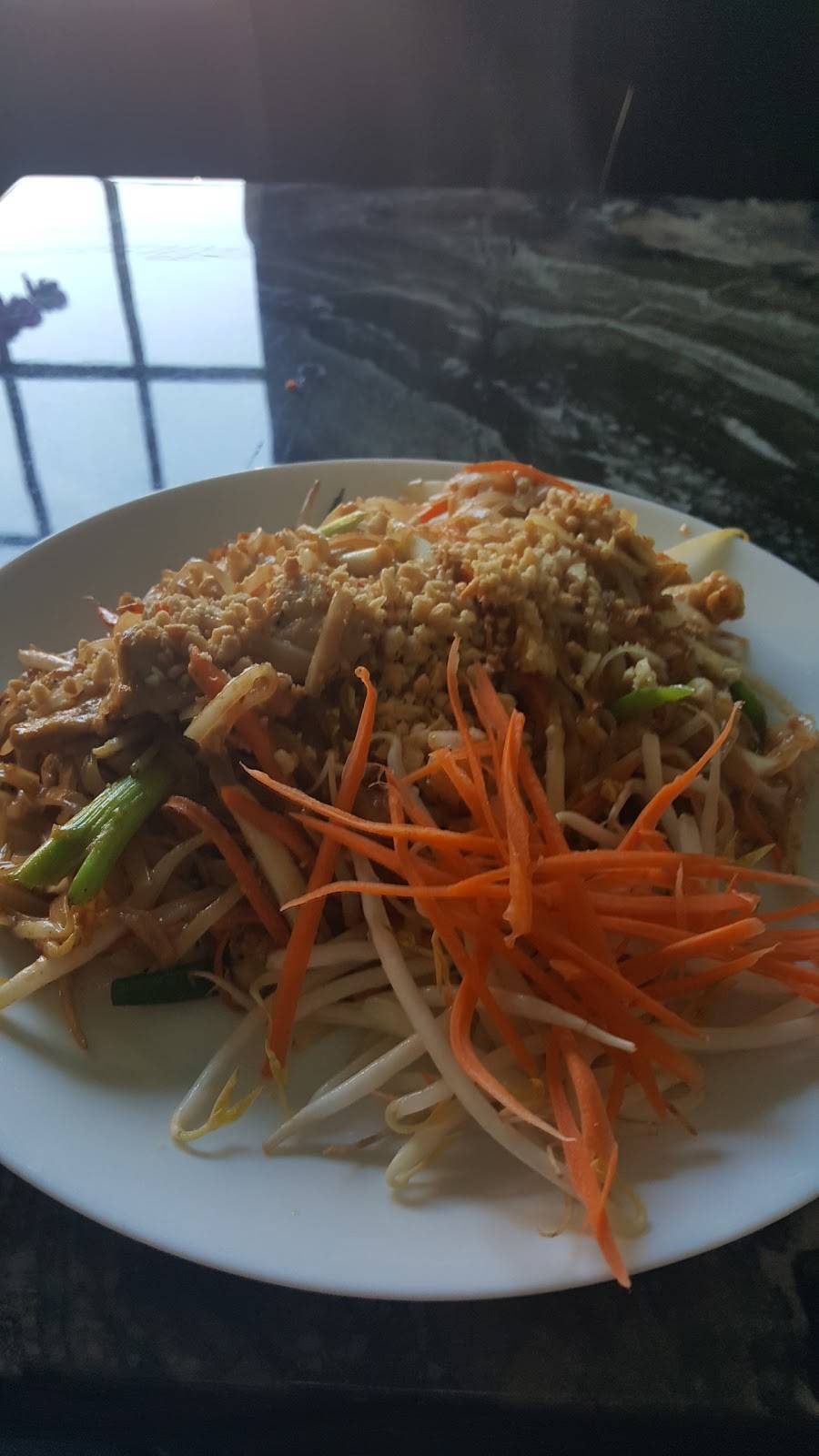 Whoopi Thai cuisine | meal delivery | 2449 Black Rock Turnpike, Fairfield, CT 06825, USA | 2034294956 OR +1 203-429-4956