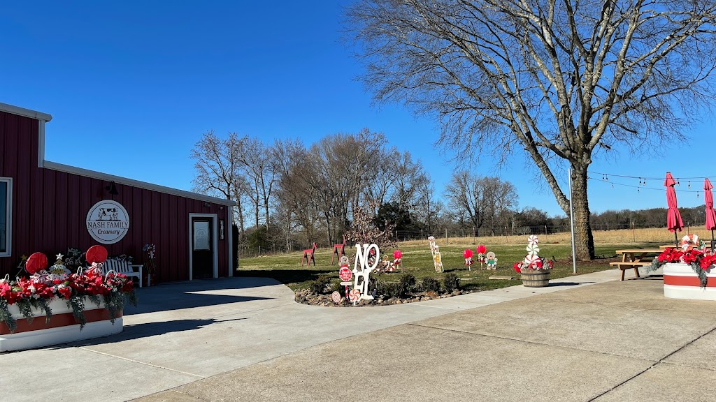 Nash Family Creamery | restaurant | 4019 US-41A N, Chapel Hill, TN 37034, USA | 9312942999 OR +1 931-294-2999